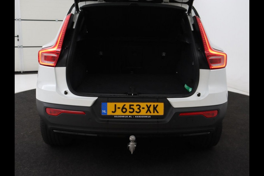 Volvo XC40 Recharge P8 AWD R Design | SOH 90% | Panoramadak | Trekhaak | Adaptive cruise | Harman/Kardon | Achterbankverwarming | 360 Camera | Carplay | Keyless