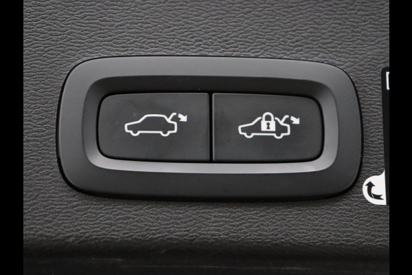 Volvo XC40 Recharge P8 AWD R Design | SOH 90% | Panoramadak | Trekhaak | Adaptive cruise | Harman/Kardon | Achterbankverwarming | 360 Camera | Carplay | Keyless