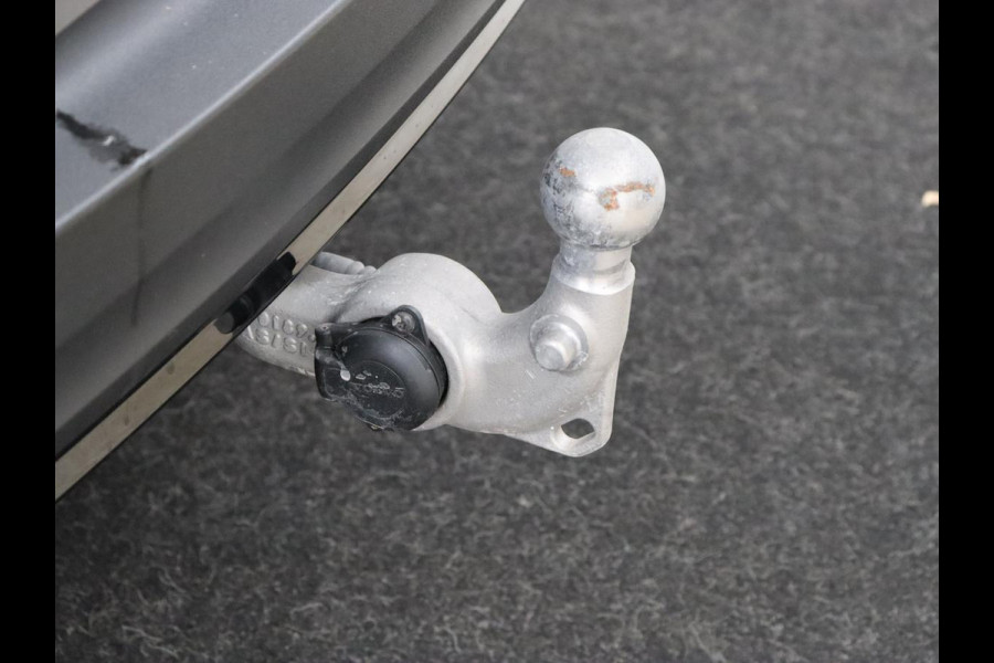 Volvo XC40 Recharge P8 AWD R Design | SOH 90% | Panoramadak | Trekhaak | Adaptive cruise | Harman/Kardon | Achterbankverwarming | 360 Camera | Carplay | Keyless