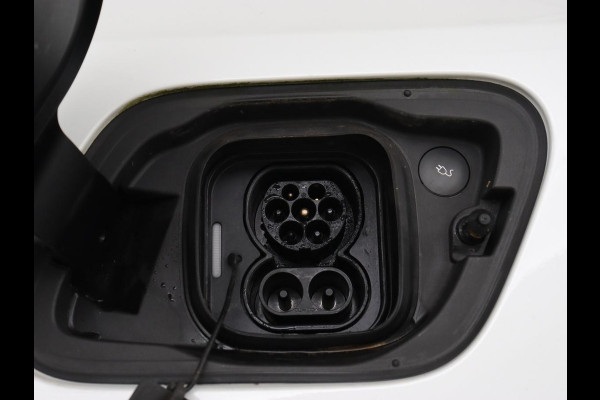 Volvo XC40 Recharge P8 AWD R Design | SOH 90% | Panoramadak | Trekhaak | Adaptive cruise | Harman/Kardon | Achterbankverwarming | 360 Camera | Carplay | Keyless