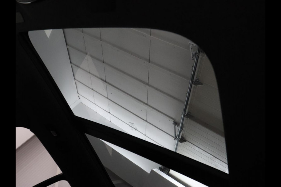 Volvo XC40 Recharge P8 AWD R Design | SOH 90% | Panoramadak | Trekhaak | Adaptive cruise | Harman/Kardon | Achterbankverwarming | 360 Camera | Carplay | Keyless