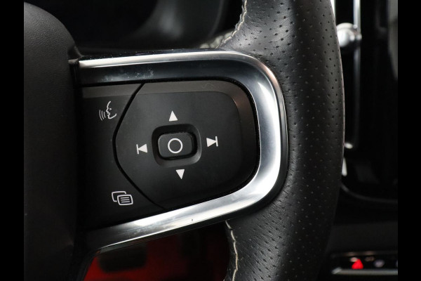 Volvo XC40 Recharge P8 AWD R Design | SOH 90% | Panoramadak | Trekhaak | Adaptive cruise | Harman/Kardon | Achterbankverwarming | 360 Camera | Carplay | Keyless