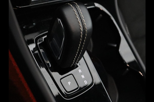 Volvo XC40 Recharge P8 AWD R Design | SOH 90% | Panoramadak | Trekhaak | Adaptive cruise | Harman/Kardon | Achterbankverwarming | 360 Camera | Carplay | Keyless