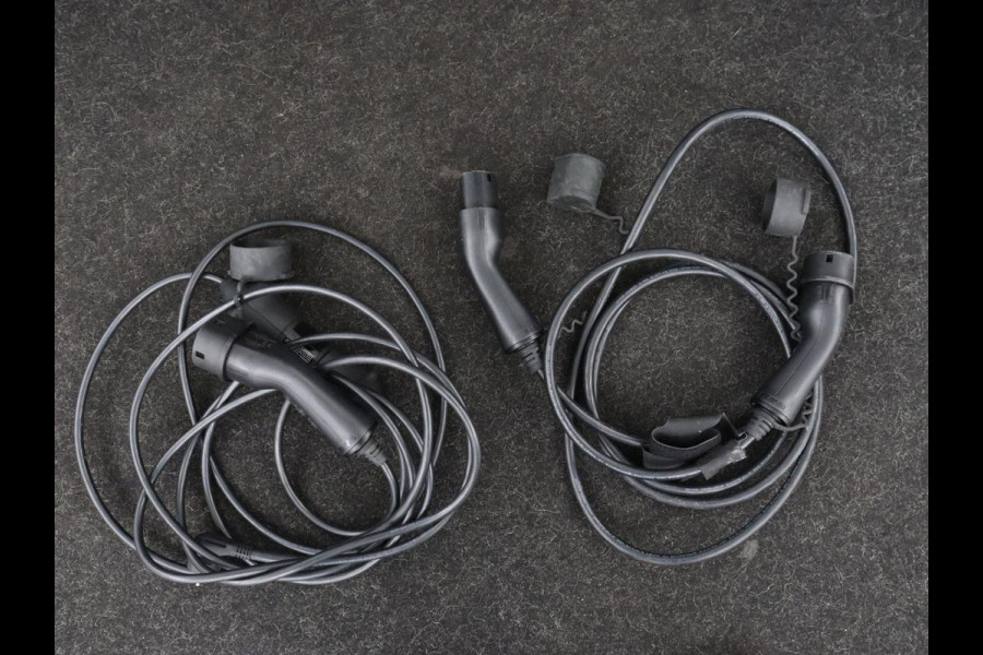 Volvo XC40 Recharge P8 AWD R Design | SOH 90% | Panoramadak | Trekhaak | Adaptive cruise | Harman/Kardon | Achterbankverwarming | 360 Camera | Carplay | Keyless