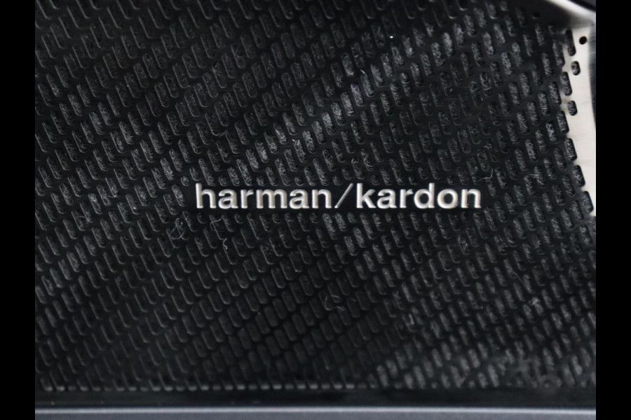 Volvo XC40 Recharge P8 AWD R Design | SOH 90% | Panoramadak | Trekhaak | Adaptive cruise | Harman/Kardon | Achterbankverwarming | 360 Camera | Carplay | Keyless