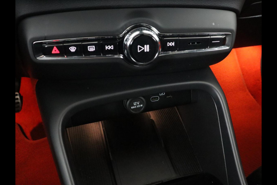 Volvo XC40 Recharge P8 AWD R Design | SOH 90% | Panoramadak | Trekhaak | Adaptive cruise | Harman/Kardon | Achterbankverwarming | 360 Camera | Carplay | Keyless