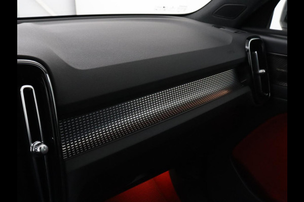 Volvo XC40 Recharge P8 AWD R Design | SOH 90% | Panoramadak | Trekhaak | Adaptive cruise | Harman/Kardon | Achterbankverwarming | 360 Camera | Carplay | Keyless