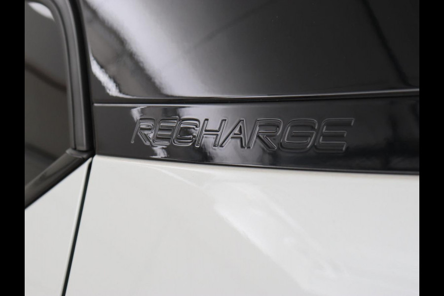 Volvo XC40 Recharge P8 AWD R Design | SOH 90% | Panoramadak | Trekhaak | Adaptive cruise | Harman/Kardon | Achterbankverwarming | 360 Camera | Carplay | Keyless
