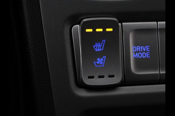 Hyundai Kona EV Premium 64 kWh | 3-Fase | SOH 100% | Leder | Stoelventilatie | Adaptive cruise | Camera | Carplay | Achterbankverwarming | Navigatie | Keyless