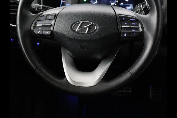 Hyundai Kona EV Premium 64 kWh | 3-Fase | SOH 100% | Leder | Stoelventilatie | Adaptive cruise | Camera | Carplay | Achterbankverwarming | Navigatie | Keyless