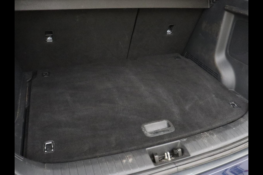 Hyundai Kona EV Premium 64 kWh | 3-Fase | SOH 100% | Leder | Stoelventilatie | Adaptive cruise | Camera | Carplay | Achterbankverwarming | Navigatie | Keyless