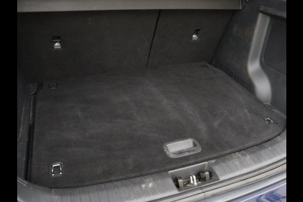 Hyundai Kona EV Premium 64 kWh | 3-Fase | SOH 100% | Leder | Stoelventilatie | Adaptive cruise | Camera | Carplay | Achterbankverwarming | Navigatie | Keyless