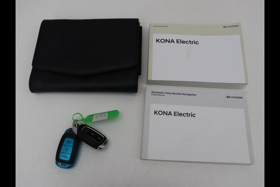 Hyundai Kona EV Premium 64 kWh | 3-Fase | SOH 100% | Leder | Stoelventilatie | Adaptive cruise | Camera | Carplay | Achterbankverwarming | Navigatie | Keyless