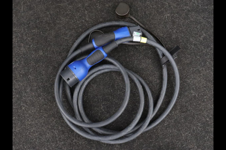 Hyundai Kona EV Premium 64 kWh | 3-Fase | SOH 100% | Leder | Stoelventilatie | Adaptive cruise | Camera | Carplay | Achterbankverwarming | Navigatie | Keyless