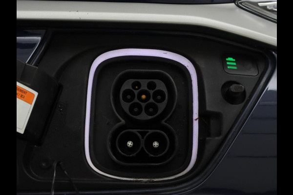 Hyundai Kona EV Premium 64 kWh | 3-Fase | SOH 100% | Leder | Stoelventilatie | Adaptive cruise | Camera | Carplay | Achterbankverwarming | Navigatie | Keyless