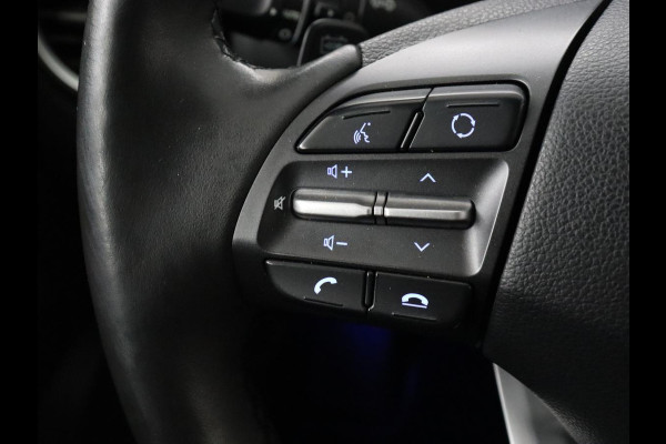 Hyundai Kona EV Premium 64 kWh | 3-Fase | SOH 100% | Leder | Stoelventilatie | Adaptive cruise | Camera | Carplay | Achterbankverwarming | Navigatie | Keyless