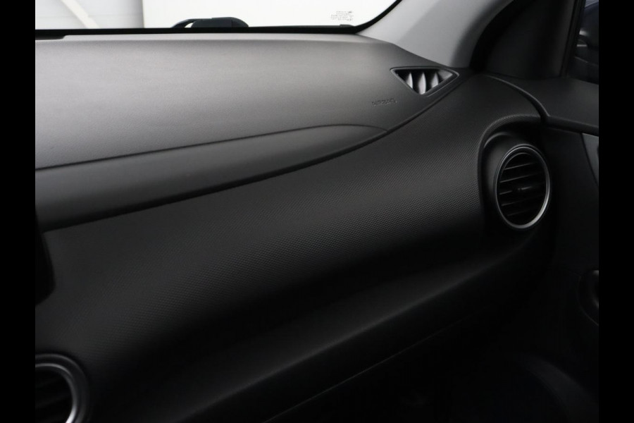 Hyundai Kona EV Premium 64 kWh | 3-Fase | SOH 100% | Leder | Stoelventilatie | Adaptive cruise | Camera | Carplay | Achterbankverwarming | Navigatie | Keyless