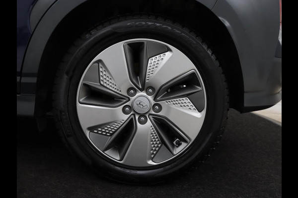 Hyundai Kona EV Premium 64 kWh | 3-Fase | SOH 100% | Leder | Stoelventilatie | Adaptive cruise | Camera | Carplay | Achterbankverwarming | Navigatie | Keyless
