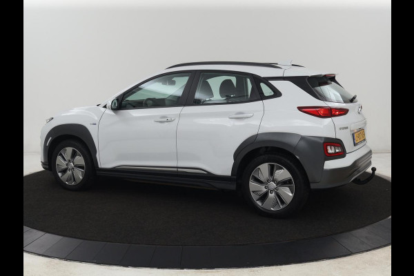 Hyundai Kona EV Comfort 64 kWh | 3-Fase | SOH 98% | Trekhaak | Adaptive cruise | Warmtepomp | Camera | Carplay | Keyless | Navigatie | Climate control