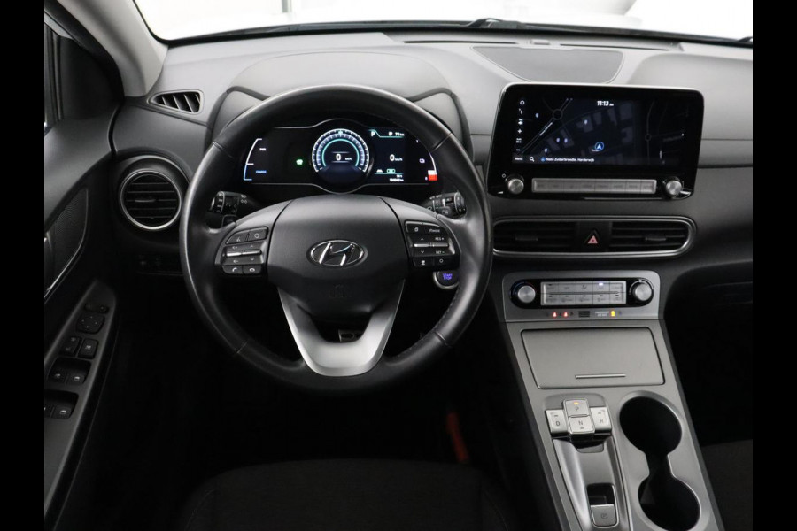 Hyundai Kona EV Comfort 64 kWh | 3-Fase | SOH 98% | Trekhaak | Adaptive cruise | Warmtepomp | Camera | Carplay | Keyless | Navigatie | Climate control
