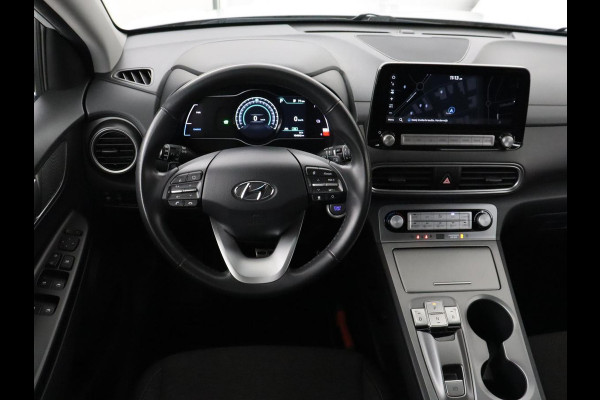 Hyundai Kona EV Comfort 64 kWh | 3-Fase | SOH 98% | Trekhaak | Adaptive cruise | Warmtepomp | Camera | Carplay | Keyless | Navigatie | Climate control