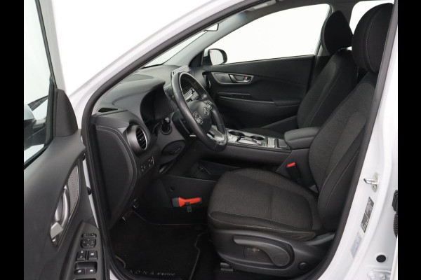 Hyundai Kona EV Comfort 64 kWh | 3-Fase | SOH 98% | Trekhaak | Adaptive cruise | Warmtepomp | Camera | Carplay | Keyless | Navigatie | Climate control