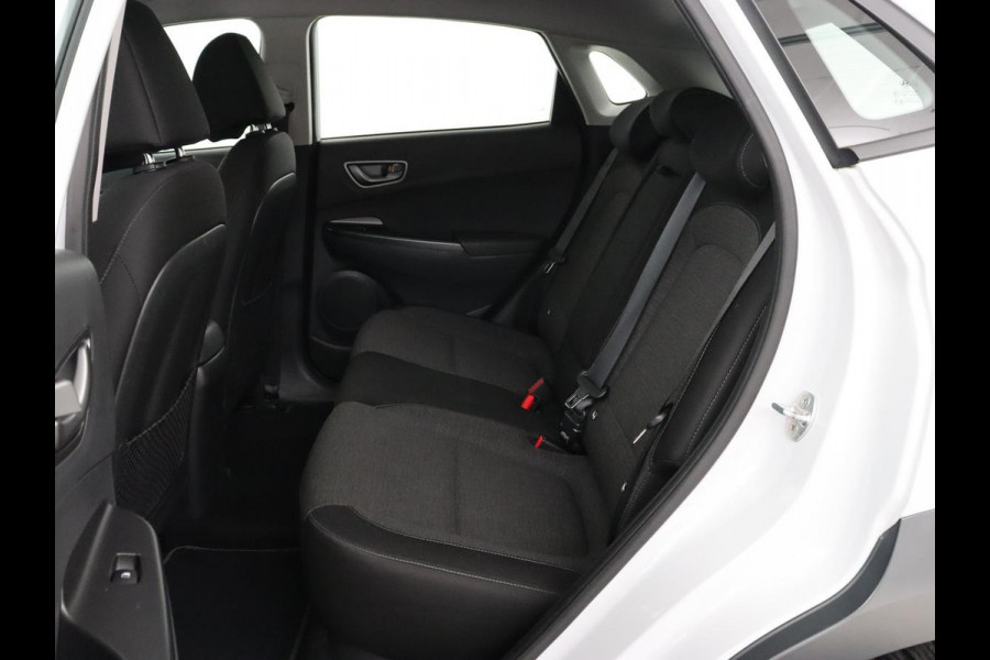 Hyundai Kona EV Comfort 64 kWh | 3-Fase | SOH 98% | Trekhaak | Adaptive cruise | Warmtepomp | Camera | Carplay | Keyless | Navigatie | Climate control