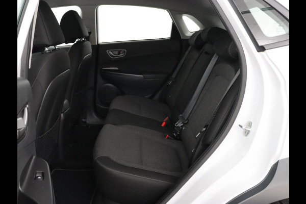 Hyundai Kona EV Comfort 64 kWh | 3-Fase | SOH 98% | Trekhaak | Adaptive cruise | Warmtepomp | Camera | Carplay | Keyless | Navigatie | Climate control