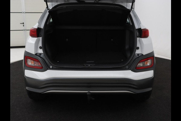 Hyundai Kona EV Comfort 64 kWh | 3-Fase | SOH 98% | Trekhaak | Adaptive cruise | Warmtepomp | Camera | Carplay | Keyless | Navigatie | Climate control