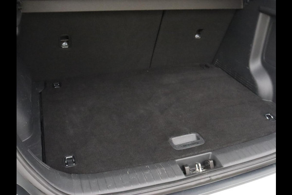 Hyundai Kona EV Comfort 64 kWh | 3-Fase | SOH 98% | Trekhaak | Adaptive cruise | Warmtepomp | Camera | Carplay | Keyless | Navigatie | Climate control