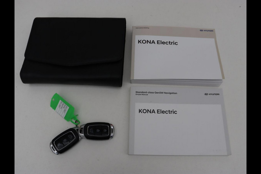 Hyundai Kona EV Comfort 64 kWh | 3-Fase | SOH 98% | Trekhaak | Adaptive cruise | Warmtepomp | Camera | Carplay | Keyless | Navigatie | Climate control