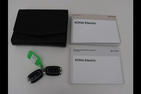 Hyundai Kona EV Comfort 64 kWh | 3-Fase | SOH 98% | Trekhaak | Adaptive cruise | Warmtepomp | Camera | Carplay | Keyless | Navigatie | Climate control