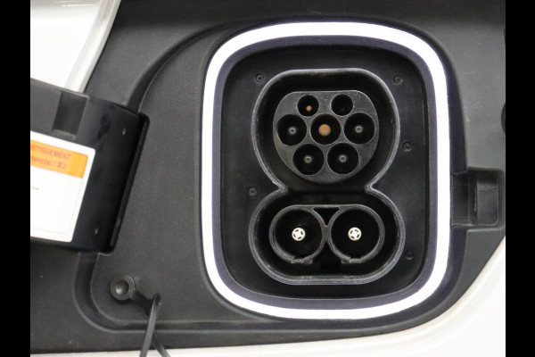 Hyundai Kona EV Comfort 64 kWh | 3-Fase | SOH 98% | Trekhaak | Adaptive cruise | Warmtepomp | Camera | Carplay | Keyless | Navigatie | Climate control