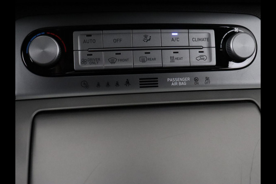 Hyundai Kona EV Comfort 64 kWh | 3-Fase | SOH 98% | Trekhaak | Adaptive cruise | Warmtepomp | Camera | Carplay | Keyless | Navigatie | Climate control