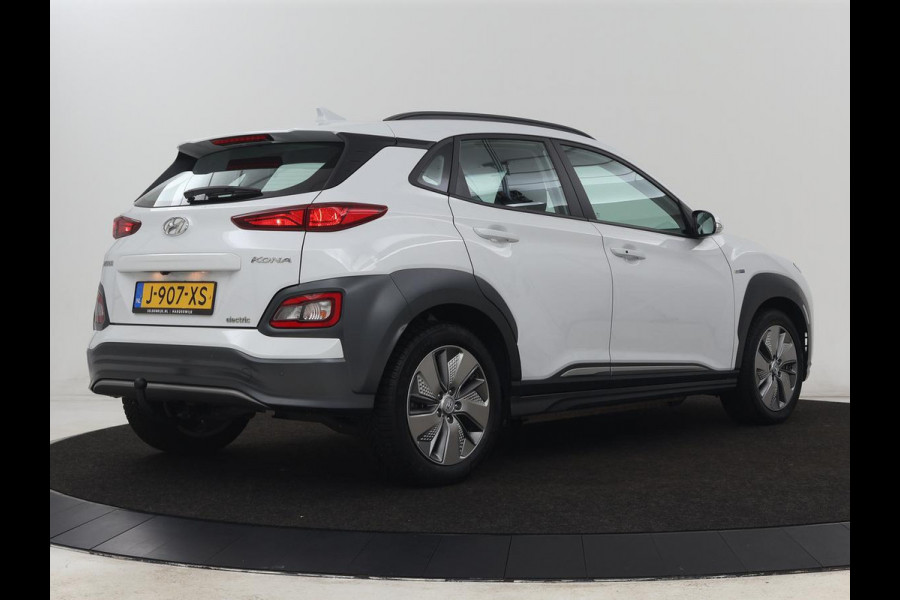Hyundai Kona EV Comfort 64 kWh | 3-Fase | SOH 98% | Trekhaak | Adaptive cruise | Warmtepomp | Camera | Carplay | Keyless | Navigatie | Climate control