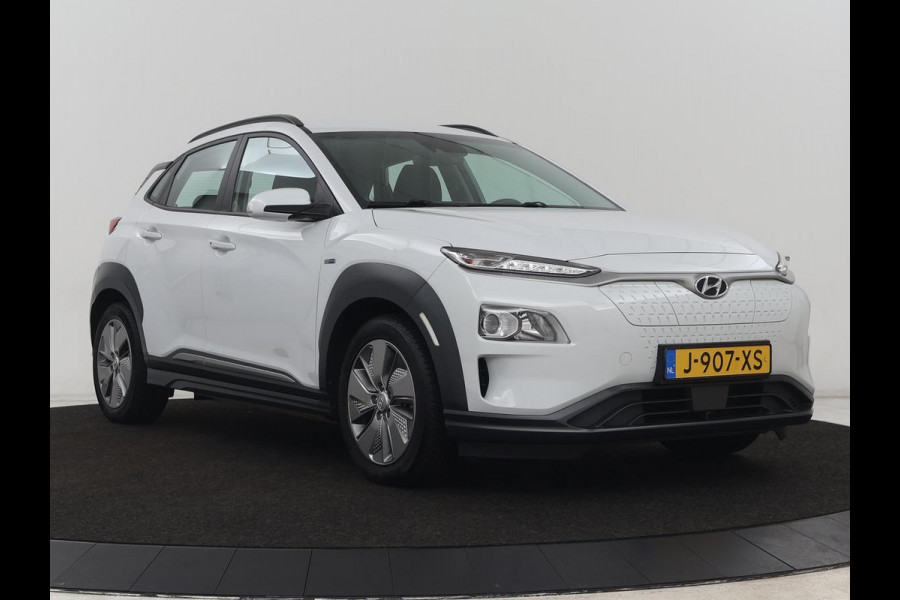 Hyundai Kona EV Comfort 64 kWh | 3-Fase | SOH 98% | Trekhaak | Adaptive cruise | Warmtepomp | Camera | Carplay | Keyless | Navigatie | Climate control