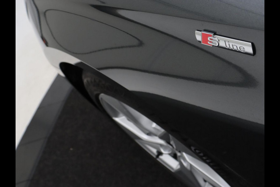 Audi A3 30 TFSI S edition | Leder | Virtual Cockpit | Carplay | Sportstoelen | Full LED | DAB | Climate control | Parkeerhulp | Navigatie | Cruise control