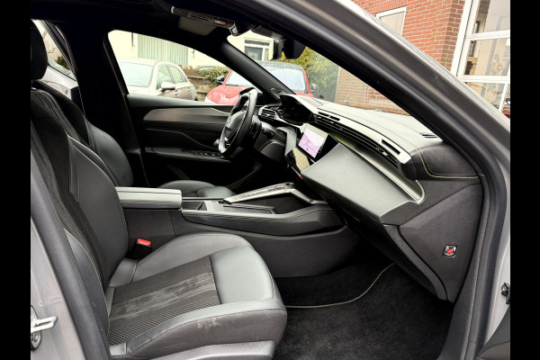 Peugeot 408 1.2 130pk GT Panoramadak, 360 camera, 19''Lmv, Focal audio