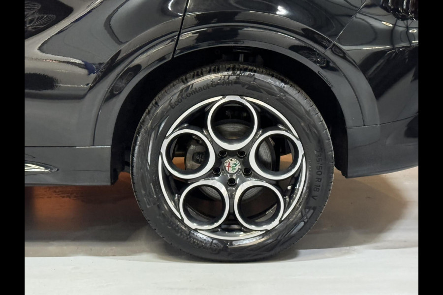 Alfa Romeo Tonale 1.5T Hybrid Ti Garantie StuurVW StoelVW Camera Adoptieve Cruise Elek Achterklep Navi Clima Led Dab Rijklaar