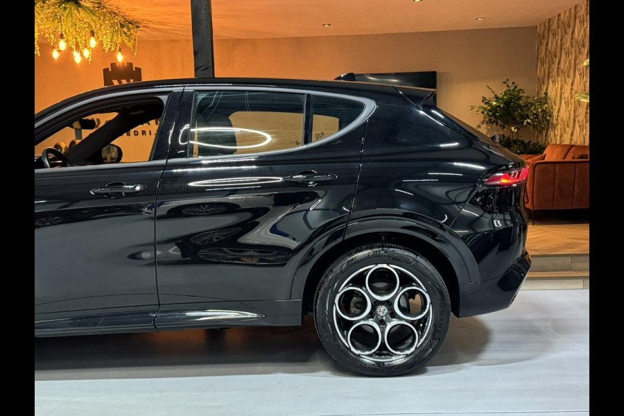 Alfa Romeo Tonale 1.5T Hybrid Ti Garantie StuurVW StoelVW Camera Adoptieve Cruise Elek Achterklep Navi Clima Led Dab Rijklaar