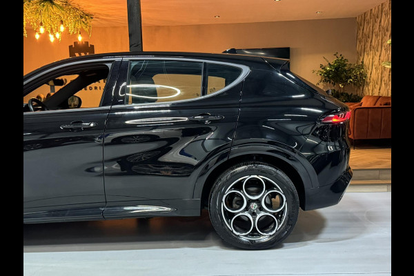 Alfa Romeo Tonale 1.5T Hybrid Ti Garantie StuurVW StoelVW Camera Adoptieve Cruise Elek Achterklep Navi Clima Led Dab Rijklaar