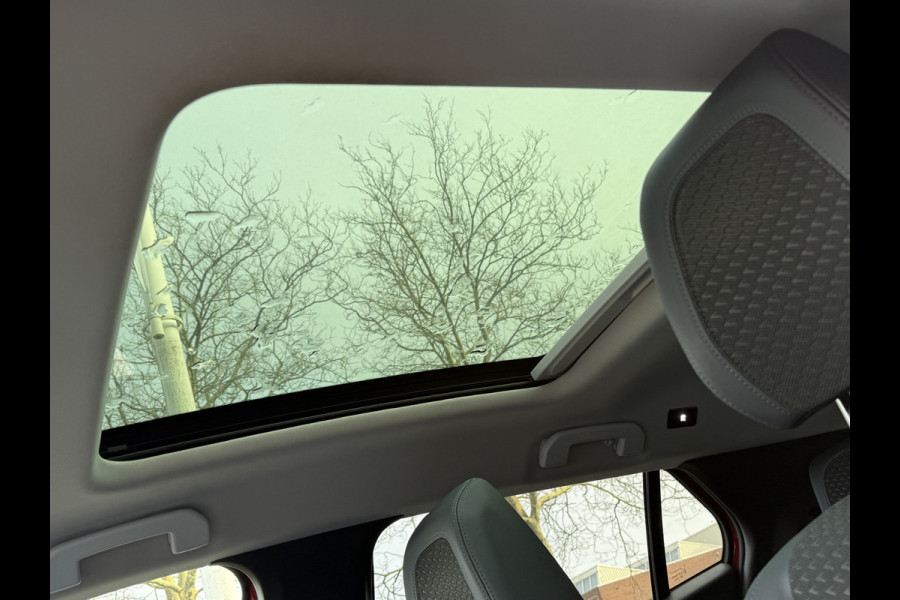 Peugeot 2008 BWJ 10-2020 | 1.2T 101PK Allure | TREKHAAK | PANO DAK | LEDER/STOF | CLIMA | NAVI | PDC 2X | CAMERA | CARPLAY |