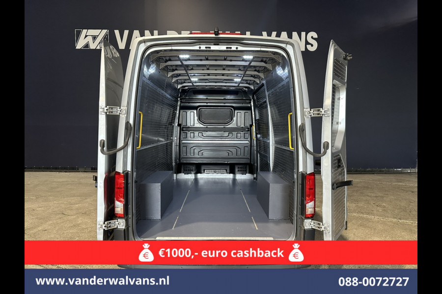 Volkswagen Crafter 2.0 TDI 141pk L3H3 L2H2 Euro6 Airco | Camera | Apple Carplay | Cruisecontrol | Chauffeursstoel Parkeersensoren, Bijrijdersbank, 3000kg trekvermogen,  Android Auto