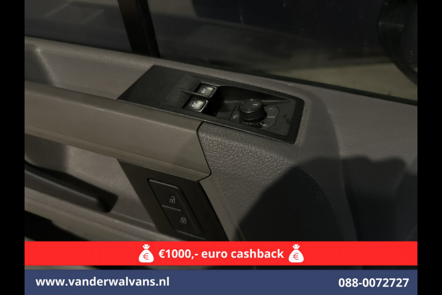 Volkswagen Crafter 2.0 TDI 141pk L3H3 L2H2 Euro6 Airco | Camera | Apple Carplay | Cruisecontrol | Chauffeursstoel Parkeersensoren, Bijrijdersbank, 3000kg trekvermogen,  Android Auto