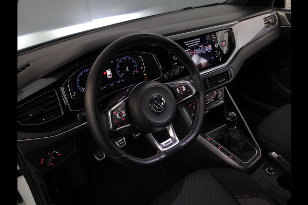 Volkswagen Polo 1.0 TSI Highline R-LINE| 95pk 5bak| Digital display| Navi|Parksensors| LMvelgen| extra getint glas