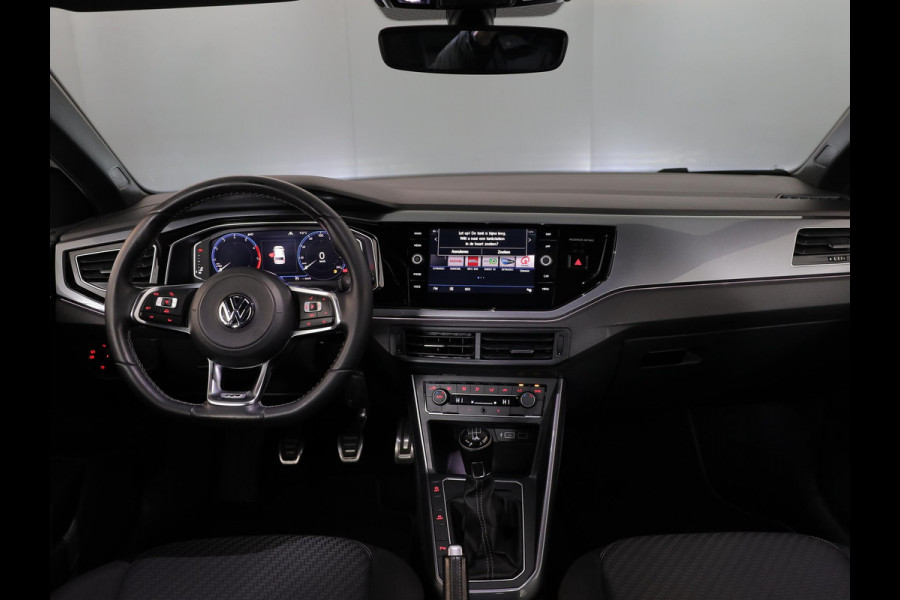 Volkswagen Polo 1.0 TSI Highline R-LINE| 95pk 5bak| Digital display| Navi|Parksensors| LMvelgen| extra getint glas