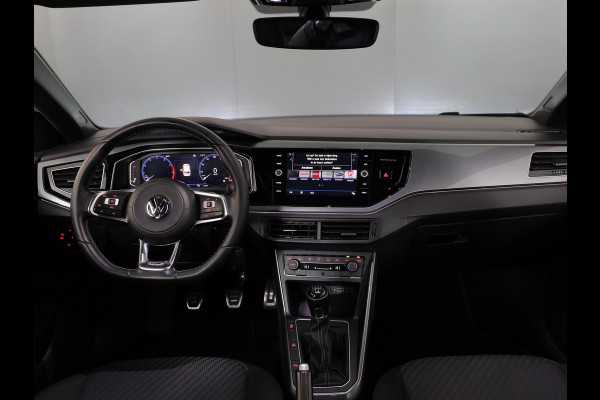 Volkswagen Polo 1.0 TSI Highline R-LINE| 95pk 5bak| Digital display| Navi|Parksensors| LMvelgen| extra getint glas