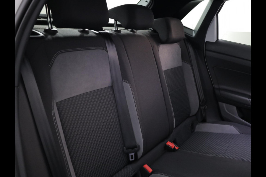 Volkswagen Polo 1.0 TSI Highline R-LINE| 95pk 5bak| Digital display| Navi|Parksensors| LMvelgen| extra getint glas