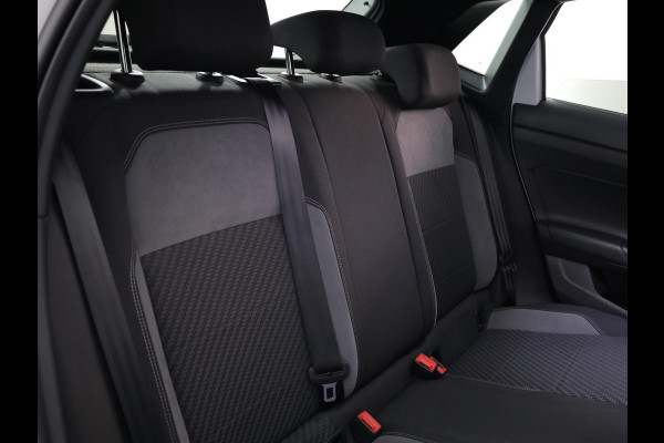 Volkswagen Polo 1.0 TSI Highline R-LINE| 95pk 5bak| Digital display| Navi|Parksensors| LMvelgen| extra getint glas