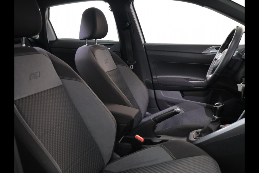 Volkswagen Polo 1.0 TSI Highline R-LINE| 95pk 5bak| Digital display| Navi|Parksensors| LMvelgen| extra getint glas